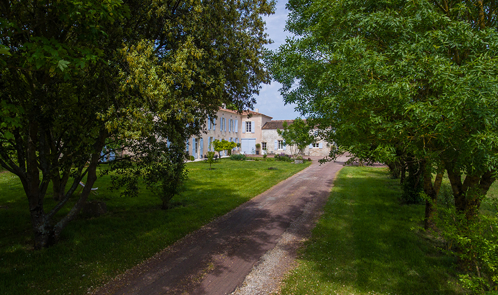 L'entrée du Logis de la Grosse Pierre L'entrée du Logis de la Grosse Pierre